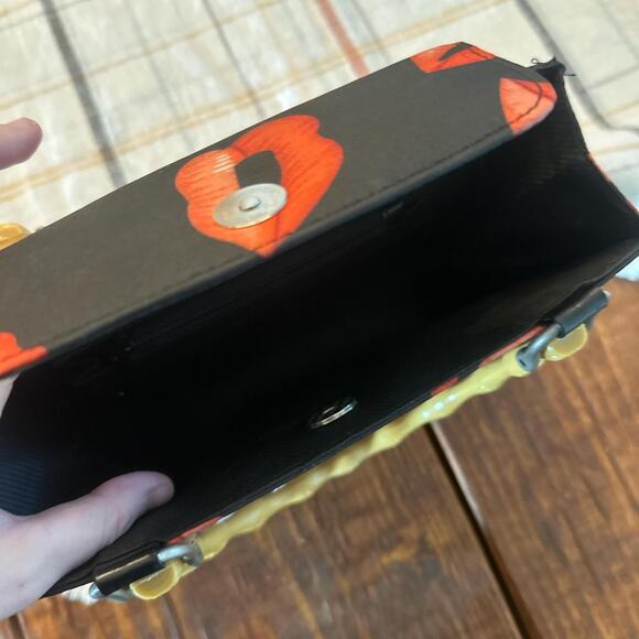 Lipstick Kisses y2k hand bag - Picture 3 of 4